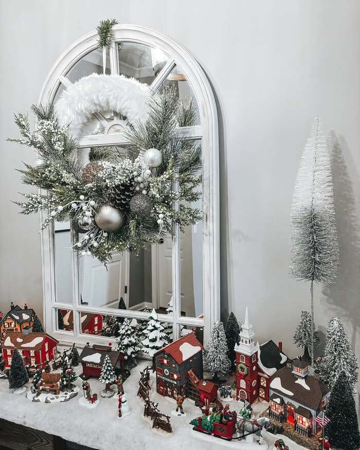 Wow Your Guests: 28+ Stunning Christmas Entryway Ideas!