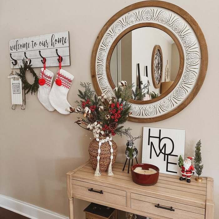 Wow Your Guests: 28+ Stunning Christmas Entryway Ideas!