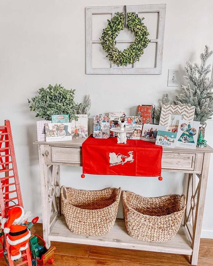 Wow Your Guests: 28+ Stunning Christmas Entryway Ideas!