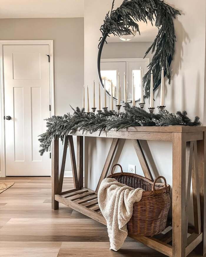Wow Your Guests: 28+ Stunning Christmas Entryway Ideas!