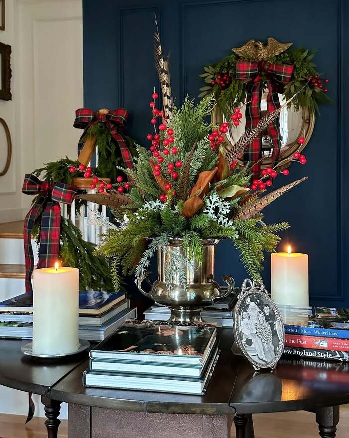 Wow Your Guests: 28+ Stunning Christmas Entryway Ideas!