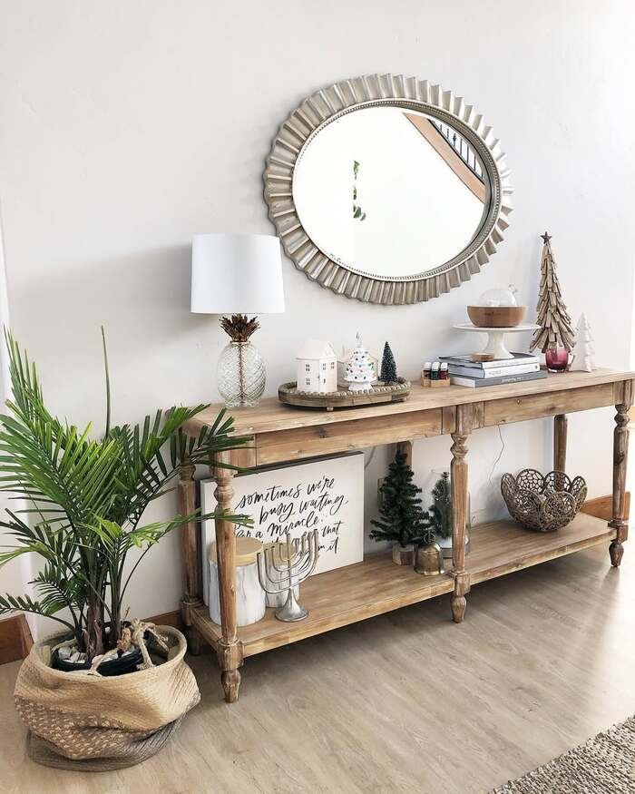 Wow Your Guests: 28+ Stunning Christmas Entryway Ideas!