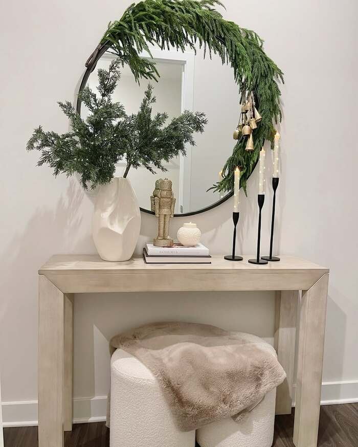 Wow Your Guests: 28+ Stunning Christmas Entryway Ideas!