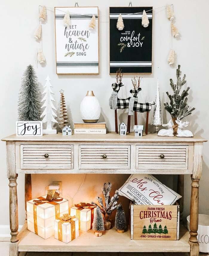 Wow Your Guests: 28+ Stunning Christmas Entryway Ideas!