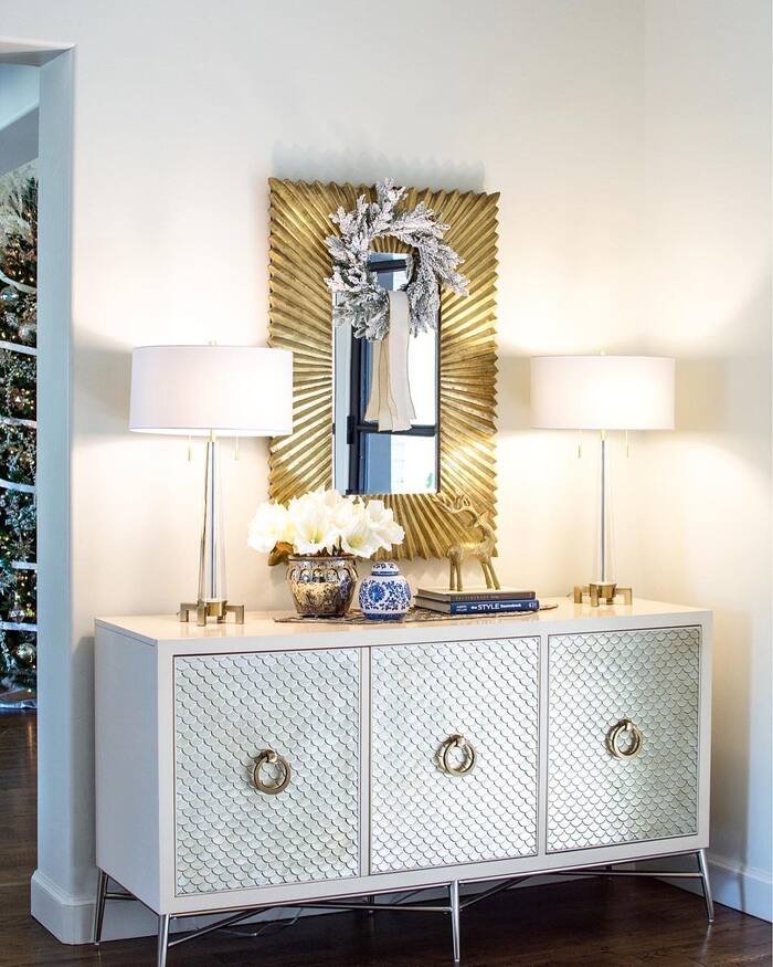 Wow Your Guests: 28+ Stunning Christmas Entryway Ideas!