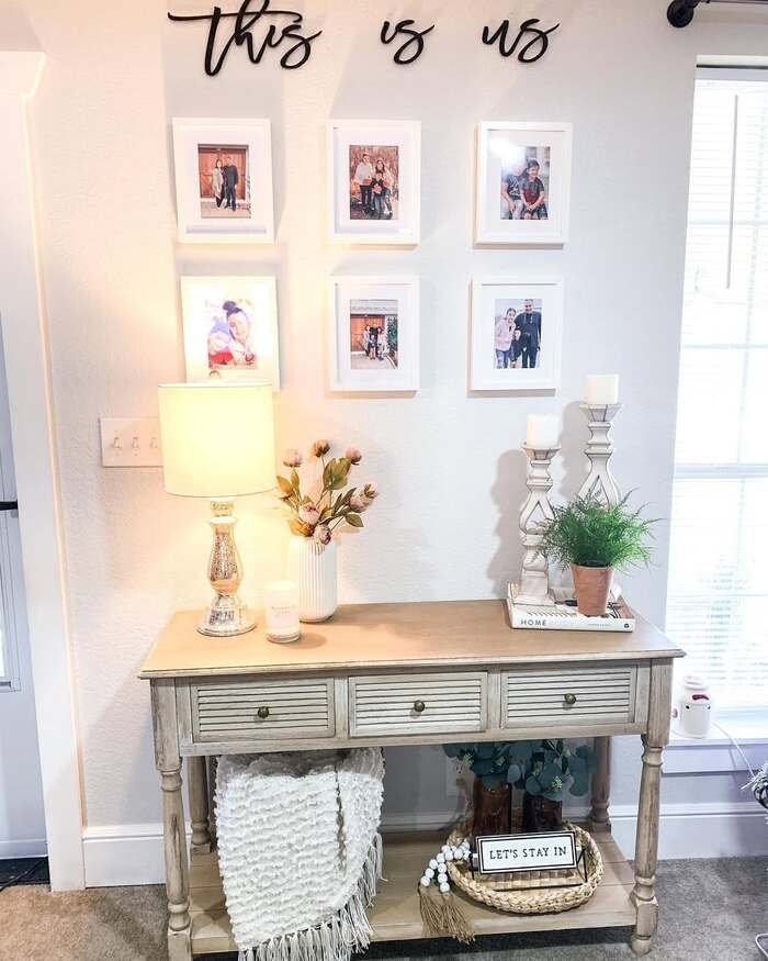 Wow Your Guests: 28+ Stunning Christmas Entryway Ideas!