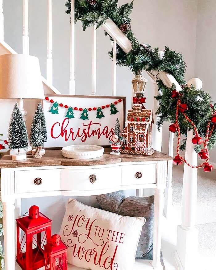 Wow Your Guests: 28+ Stunning Christmas Entryway Ideas!